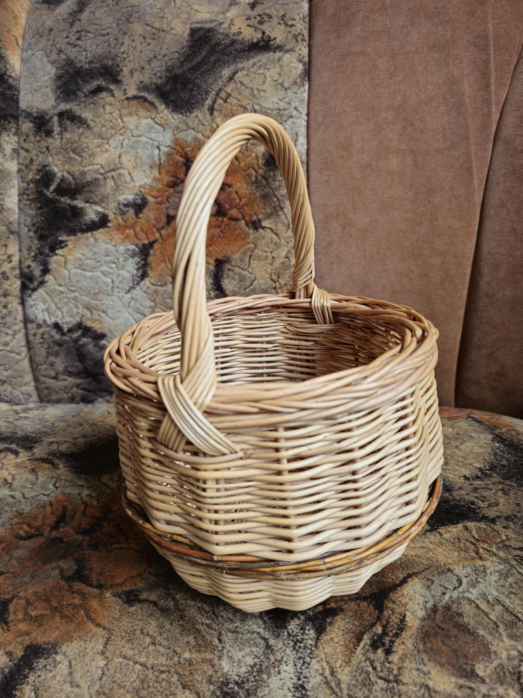 Handwoven Round Wicker Basket with Handle - Natural Rustic Charm