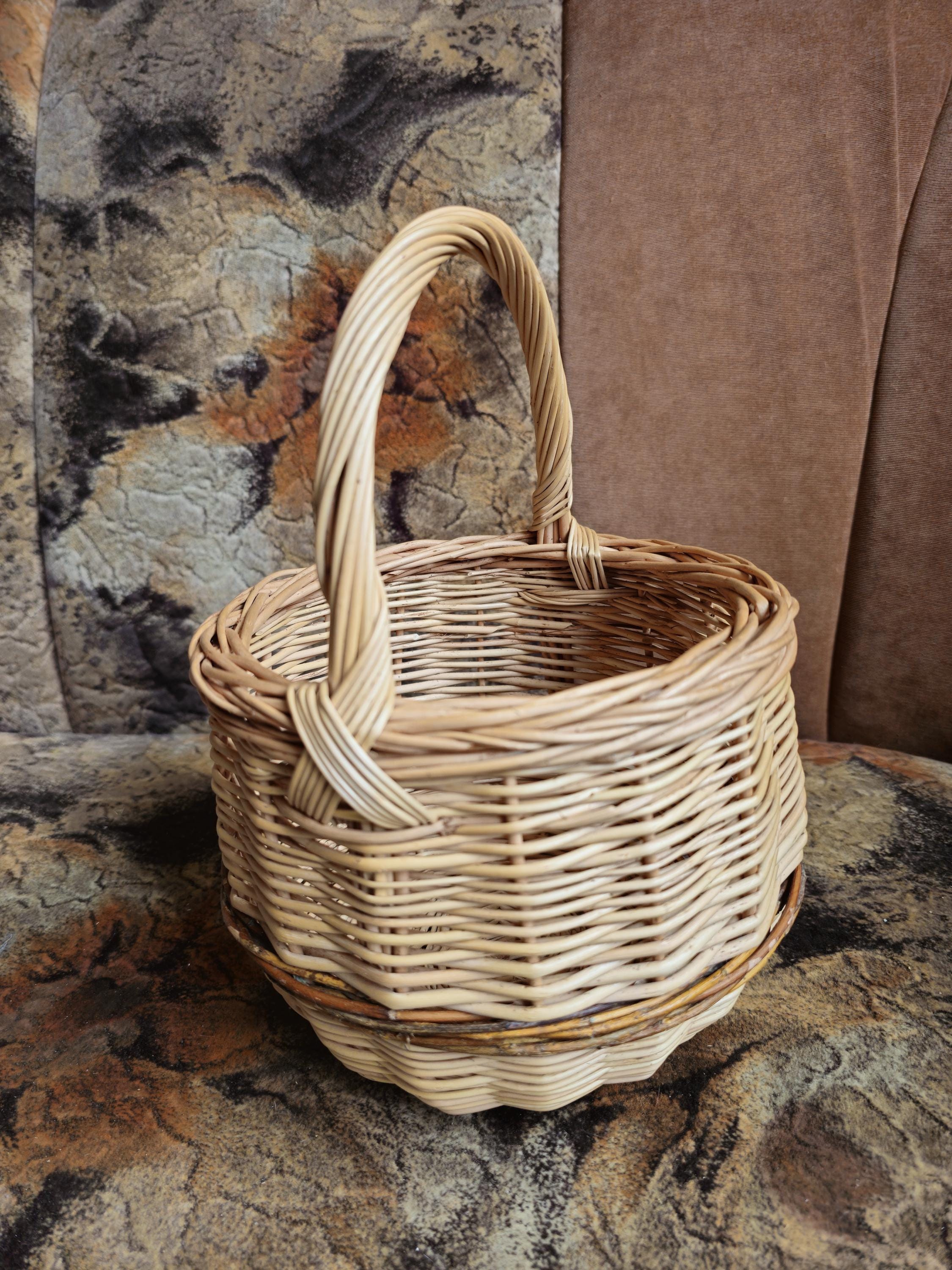 Handwoven Round Wicker Basket with Handle - Natural Rustic Charm