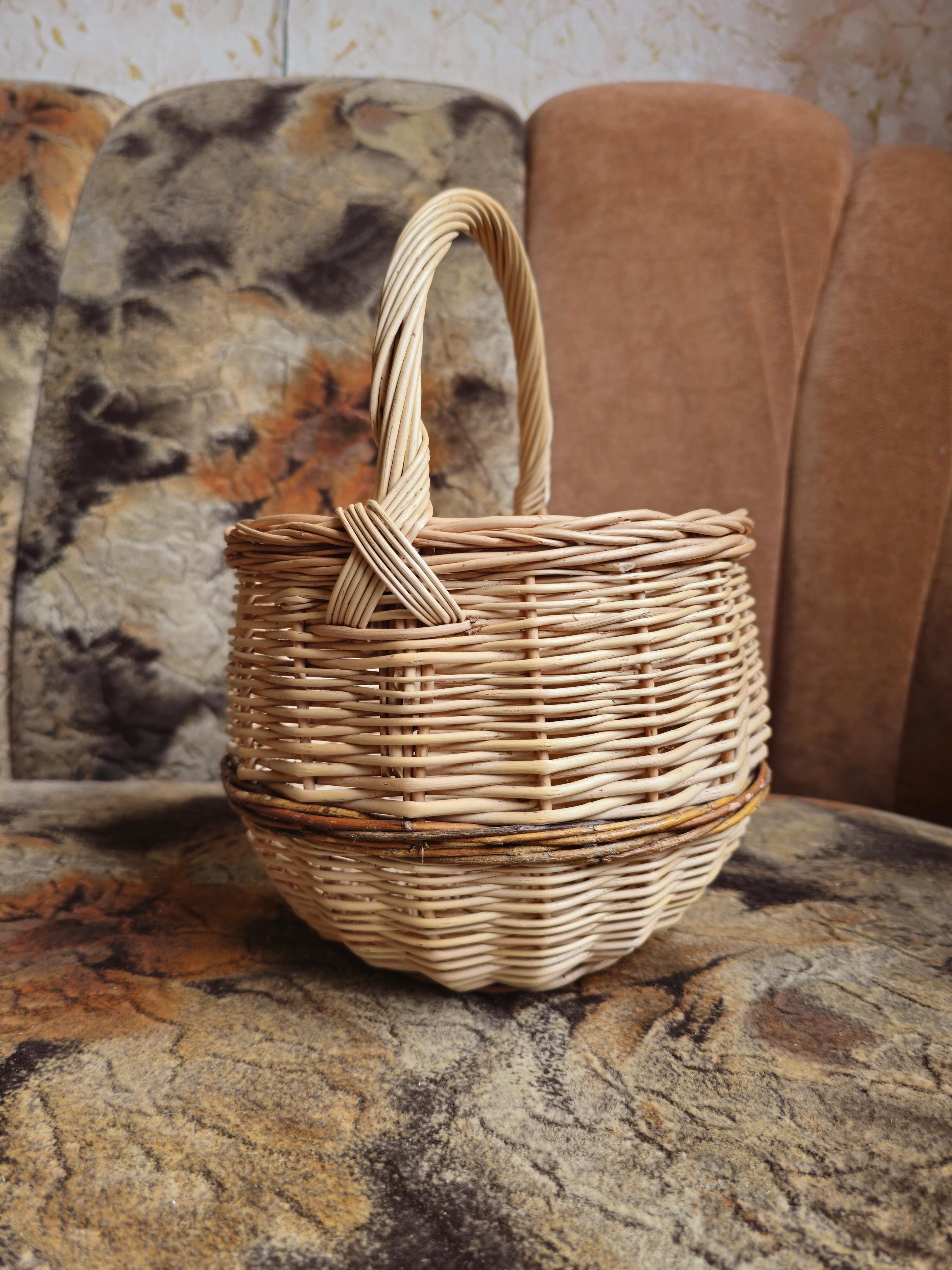 Handwoven Round Wicker Basket with Handle - Natural Rustic Charm