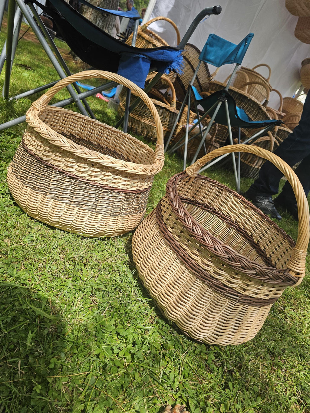Handwoven Wicker Basket: Rustic Farmhouse Blanket Storage, Lithuanian Craft