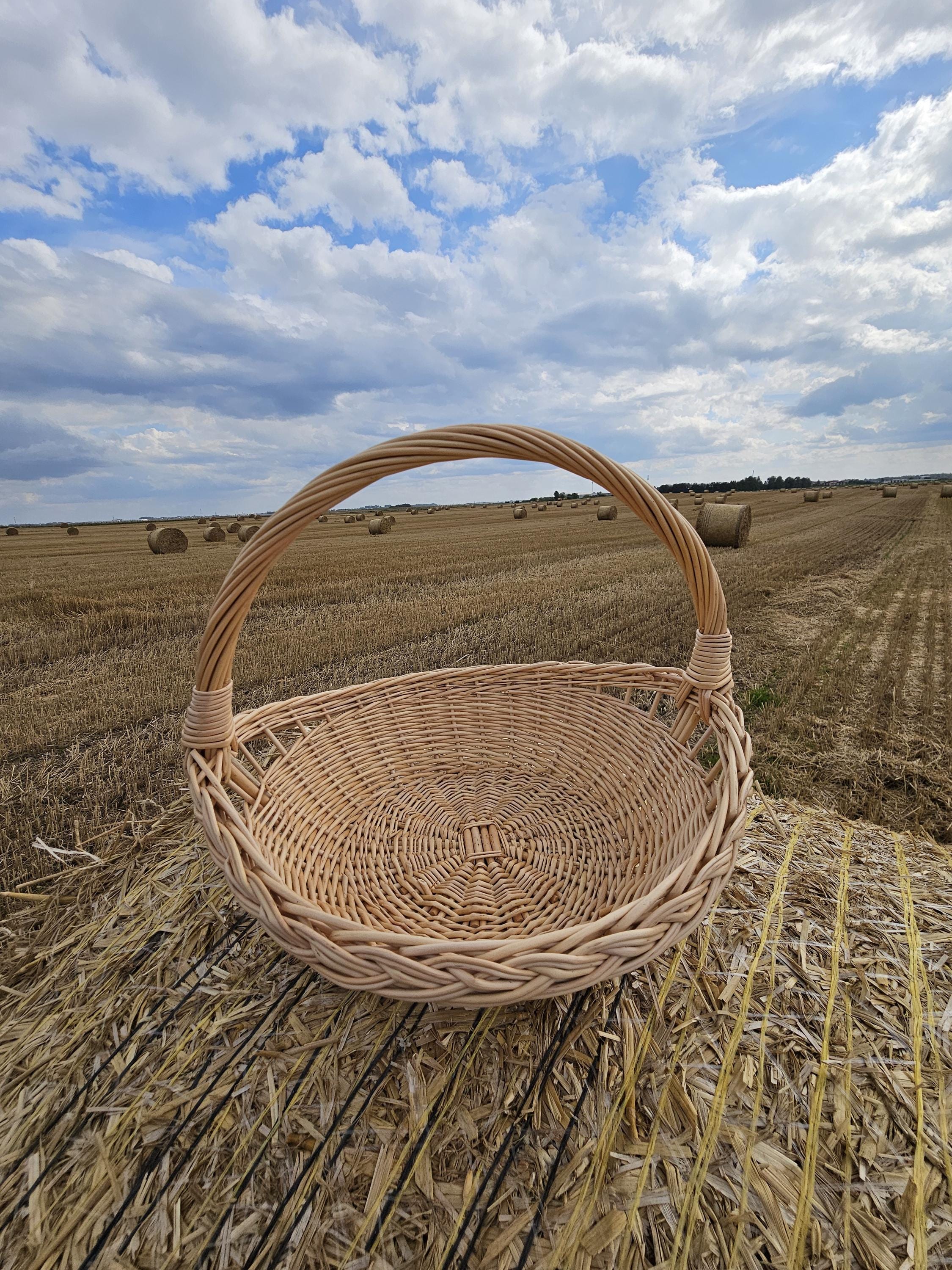 Handwoven Willow Trug Basket: Rustic Wedding &amp; Home Display