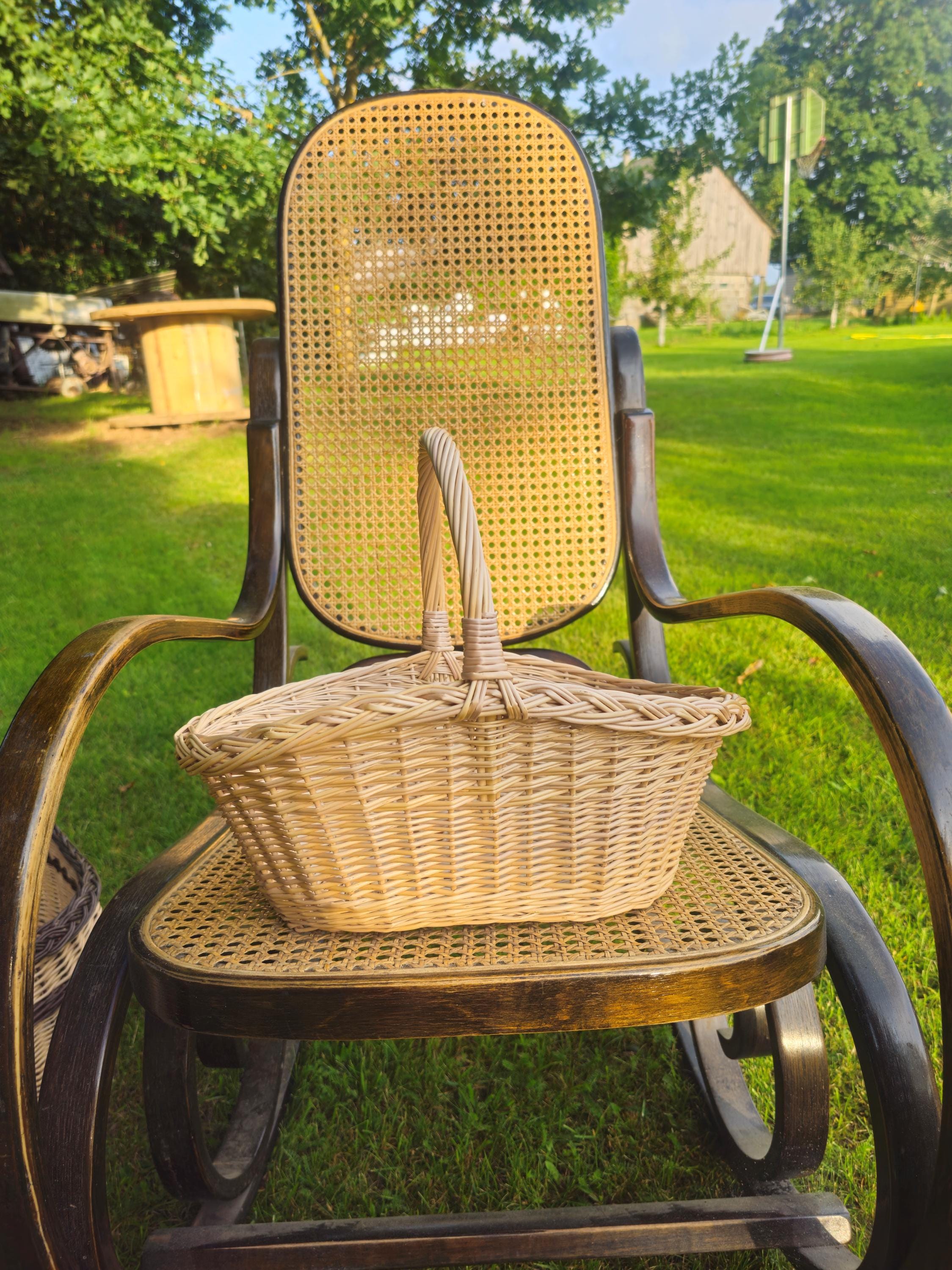 Handwoven Willow Basket: Farmhouse Decor &amp; Bread Storage
