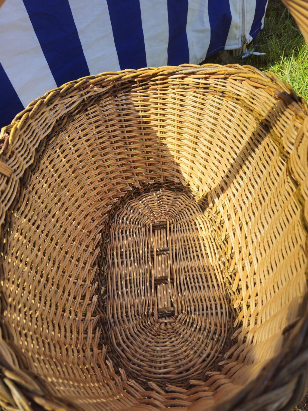 Large Oval Wicker Basket with Rustic Finish - Handwoven Willow Foraging &amp; Storage Basket