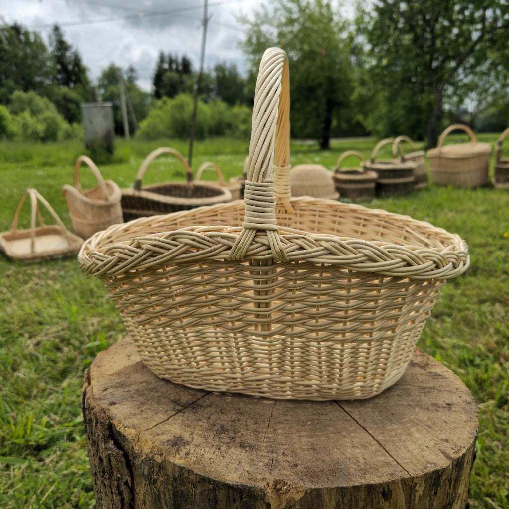 Handwoven Willow Basket: Farmhouse Decor &amp; Bread Storage