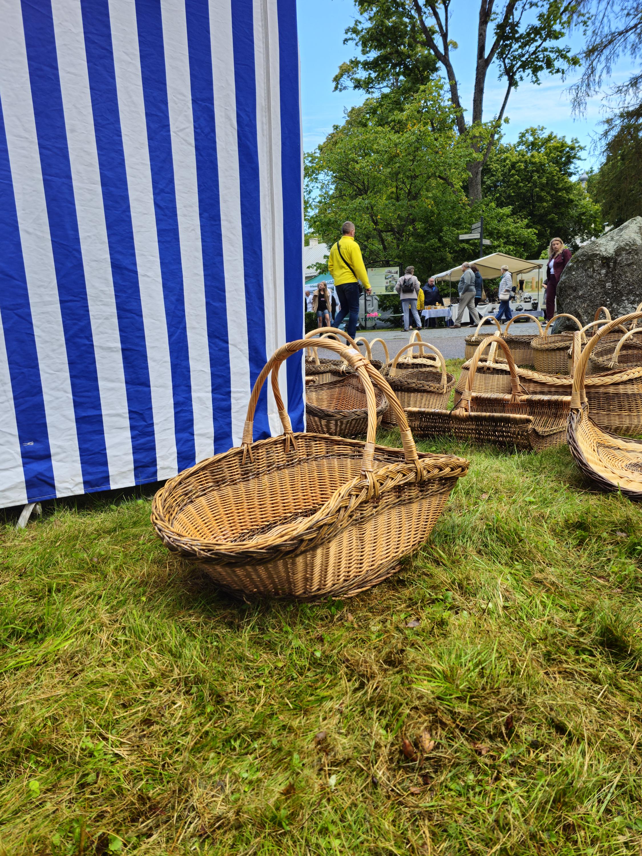 Extra Large Rustic Wicker Basket with Braided Rim - Handwoven Willow Basket for Gathering &amp; Storage