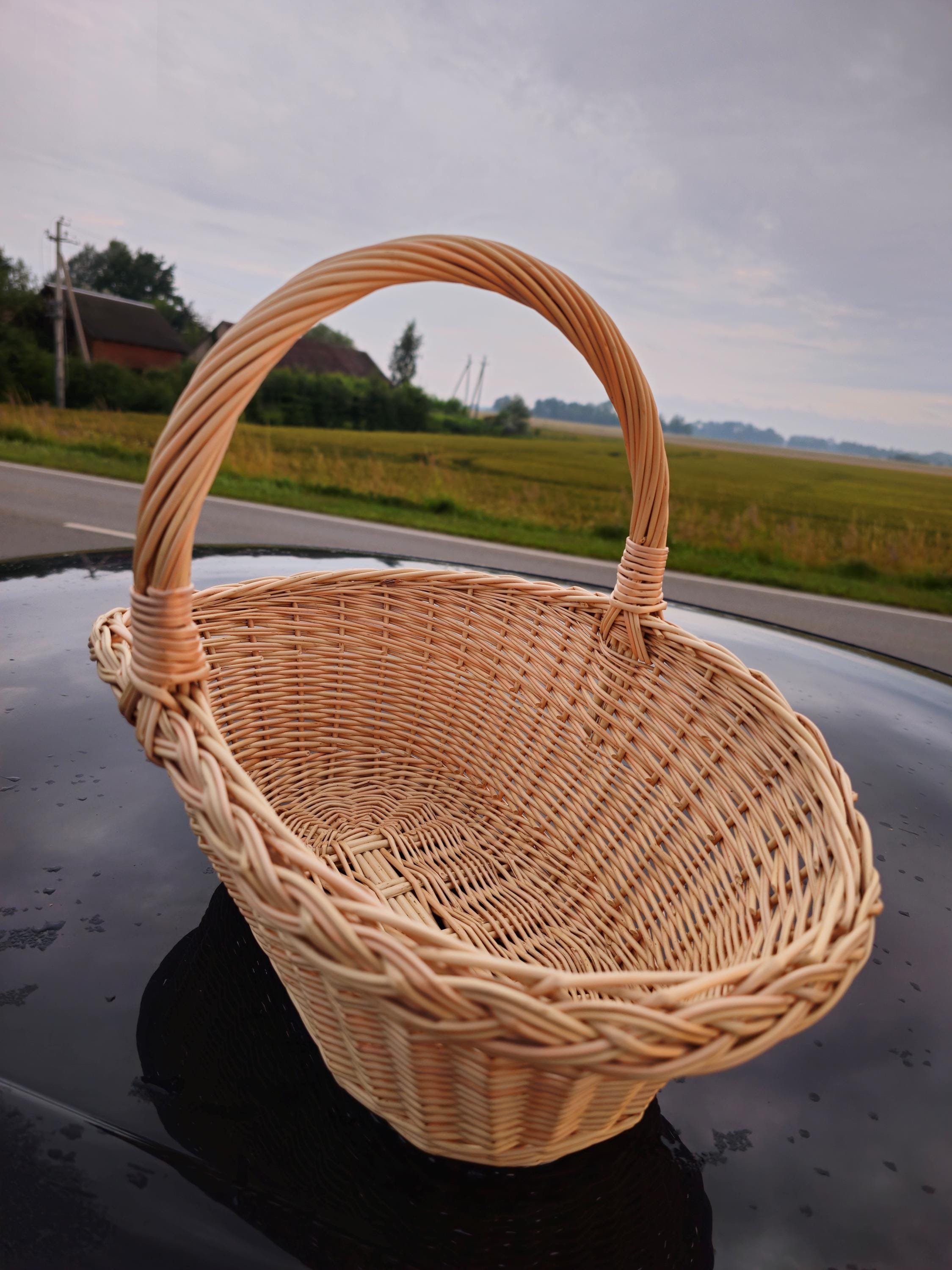 Handwoven Willow Basket: Farmhouse Decor &amp; Bread Storage
