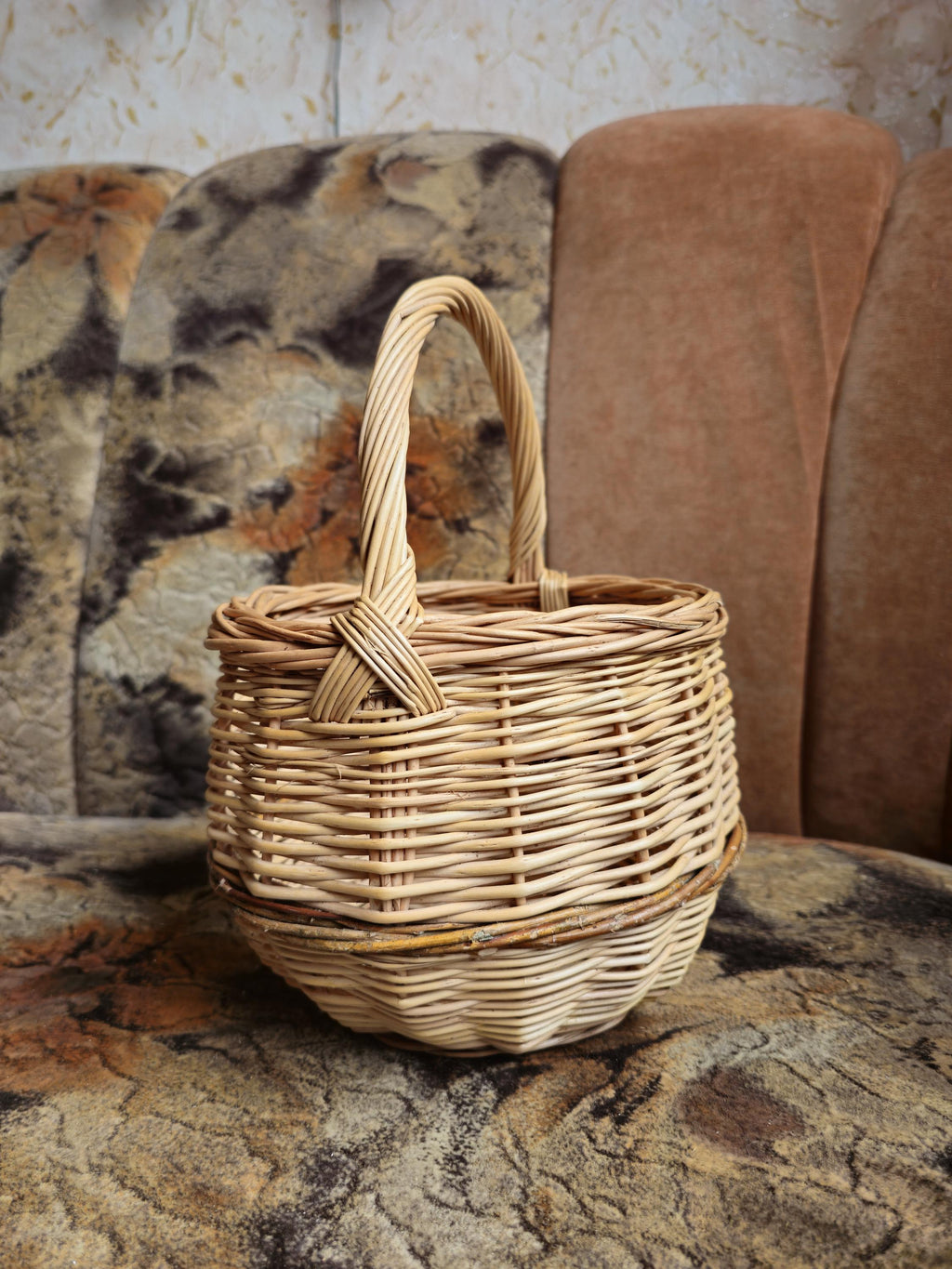 Handwoven Round Wicker Basket with Handle - Natural Rustic Charm
