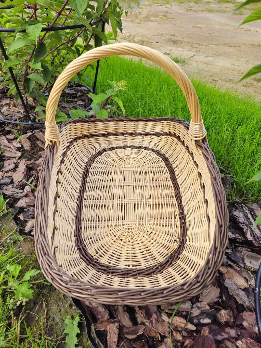 Extra-large Wicker Basket | Two-Tone Willow Trug for Foraging &amp; Flower Gathering | Rustic Farmhouse Decoration