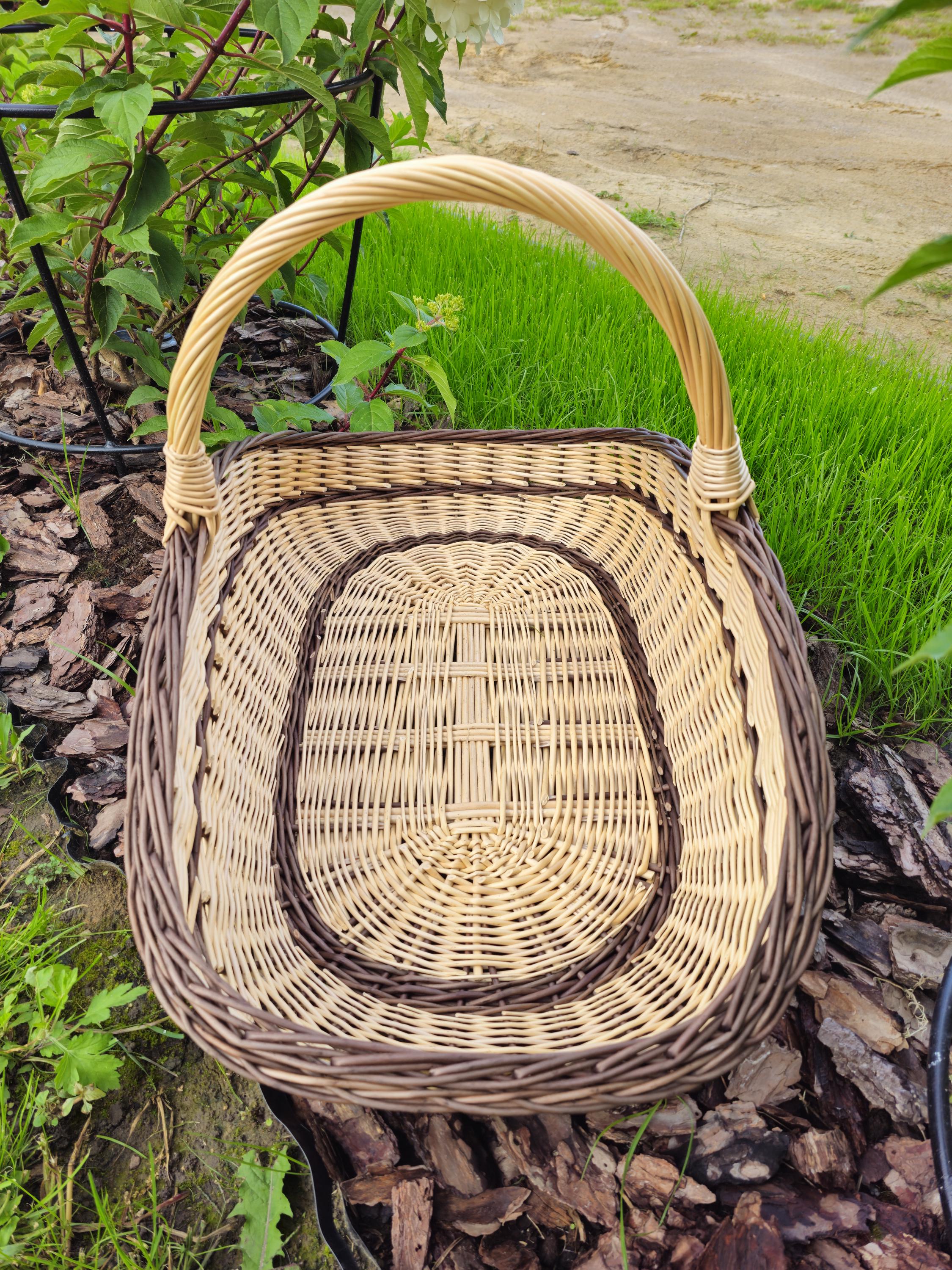 Extra-large Wicker Basket | Two-Tone Willow Trug for Foraging &amp; Flower Gathering | Rustic Farmhouse Decoration