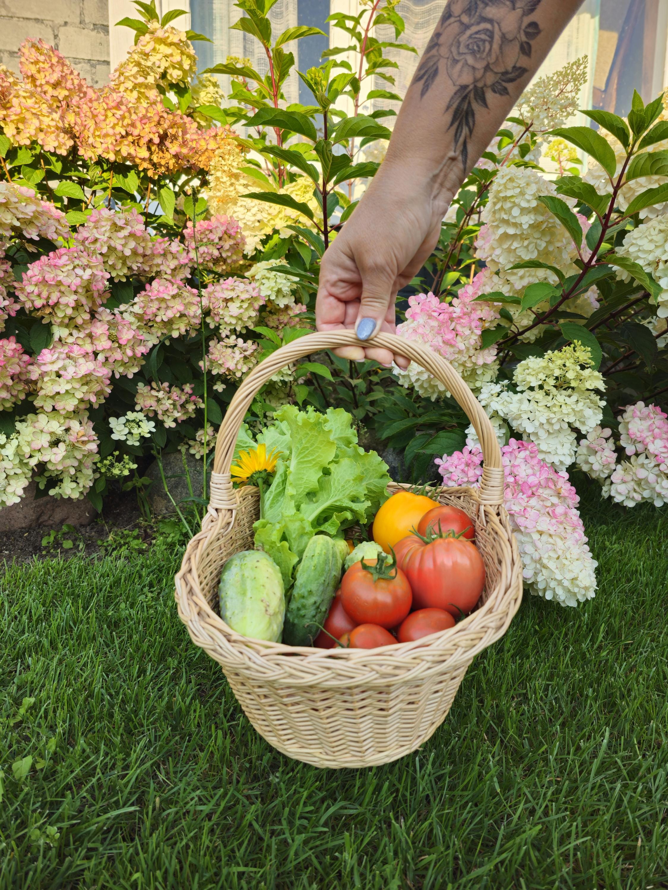 Handwoven Willow Basket: Farmhouse Decor &amp; Bread Storage