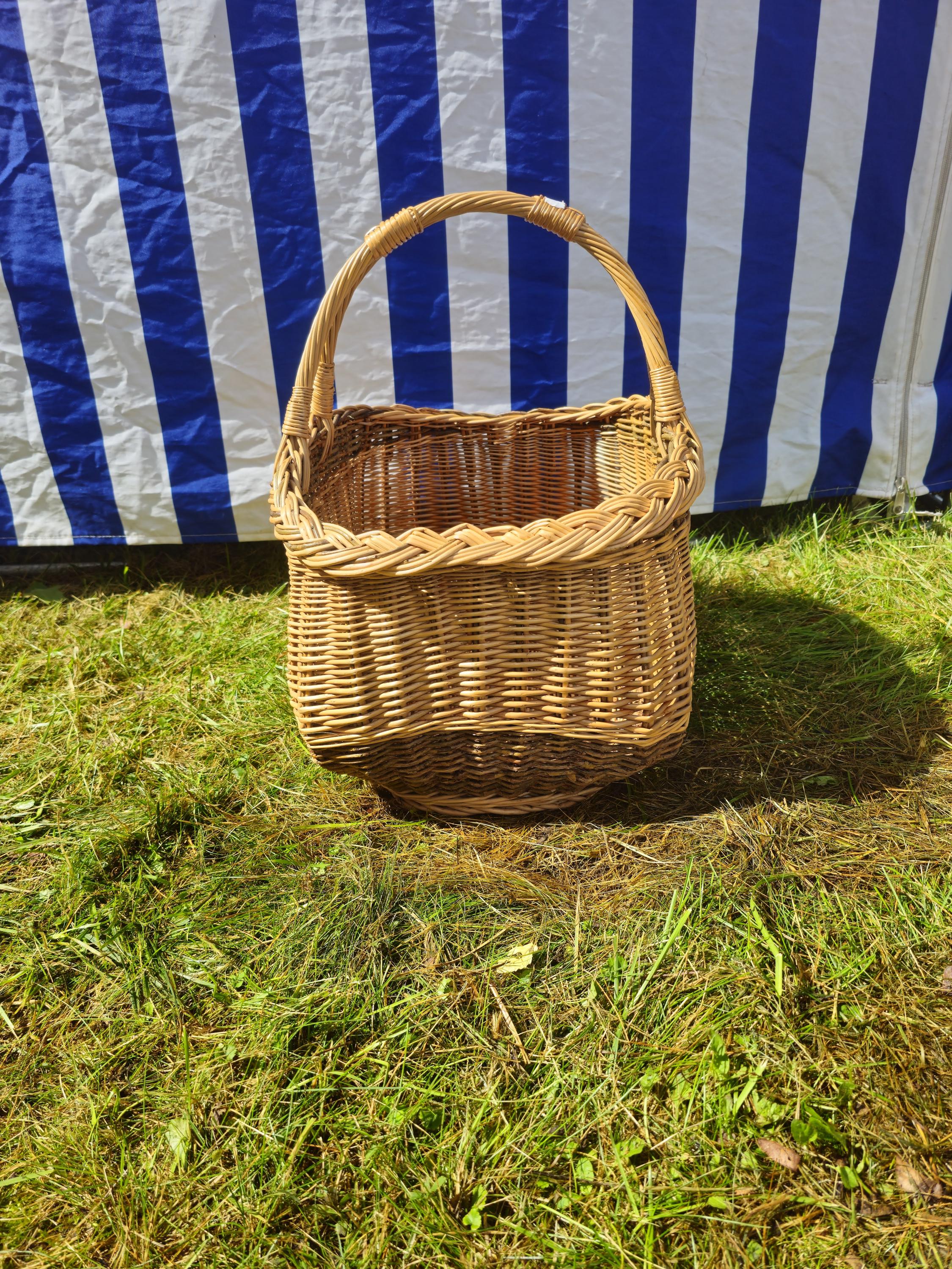 Wicker Mushroom Basket with Thick Braided Edge - Traditional Handwoven Foraging Basket