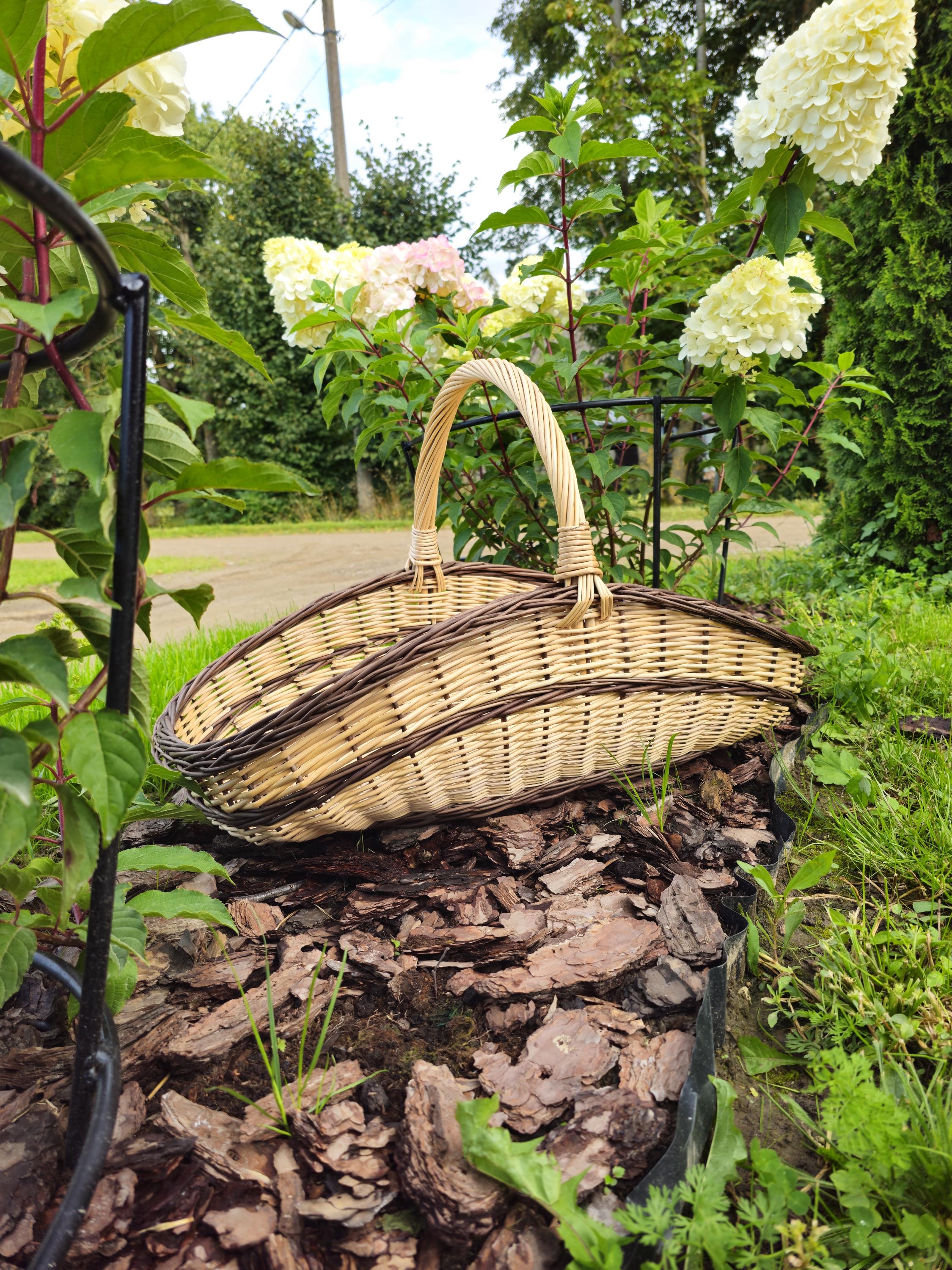 Extra-large Wicker Basket | Two-Tone Willow Trug for Foraging &amp; Flower Gathering | Rustic Farmhouse Decoration
