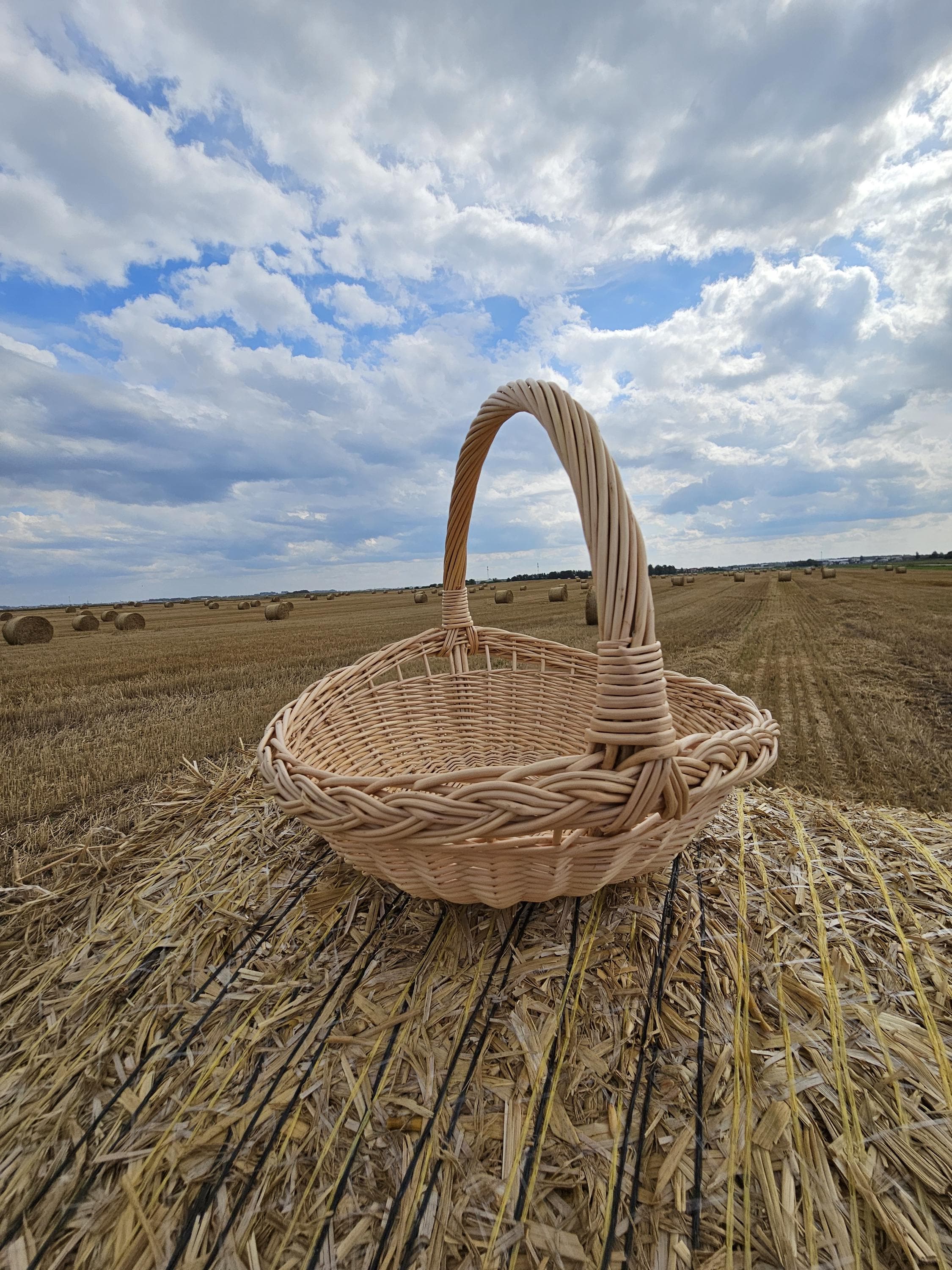 Handwoven Willow Trug Basket: Rustic Wedding &amp; Home Display