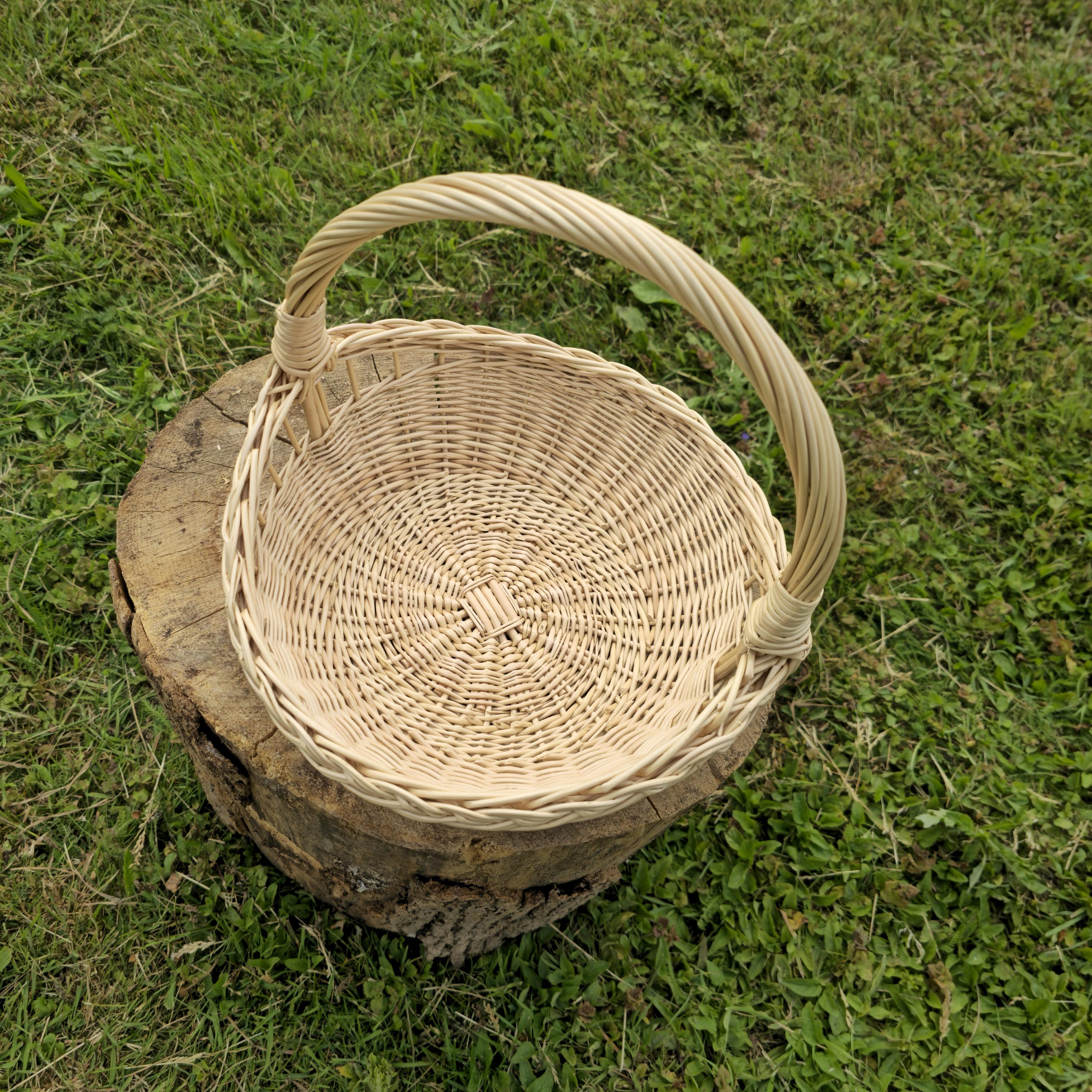 Handwoven Willow Trug Basket: Rustic Wedding &amp; Home Display